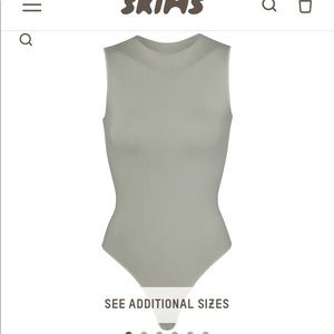 SKIMS ESSENTIAL CREW NECK SLEEVELESS BODYSUIT